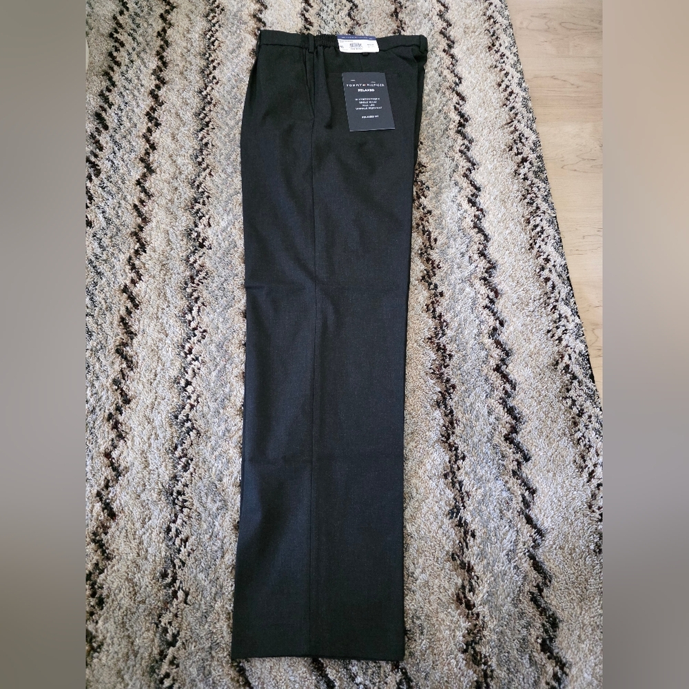 Tommy Hilfiger Mens Dress Pants 33x32 Charcaol Wrinkle Free Career $95 Relax Fit